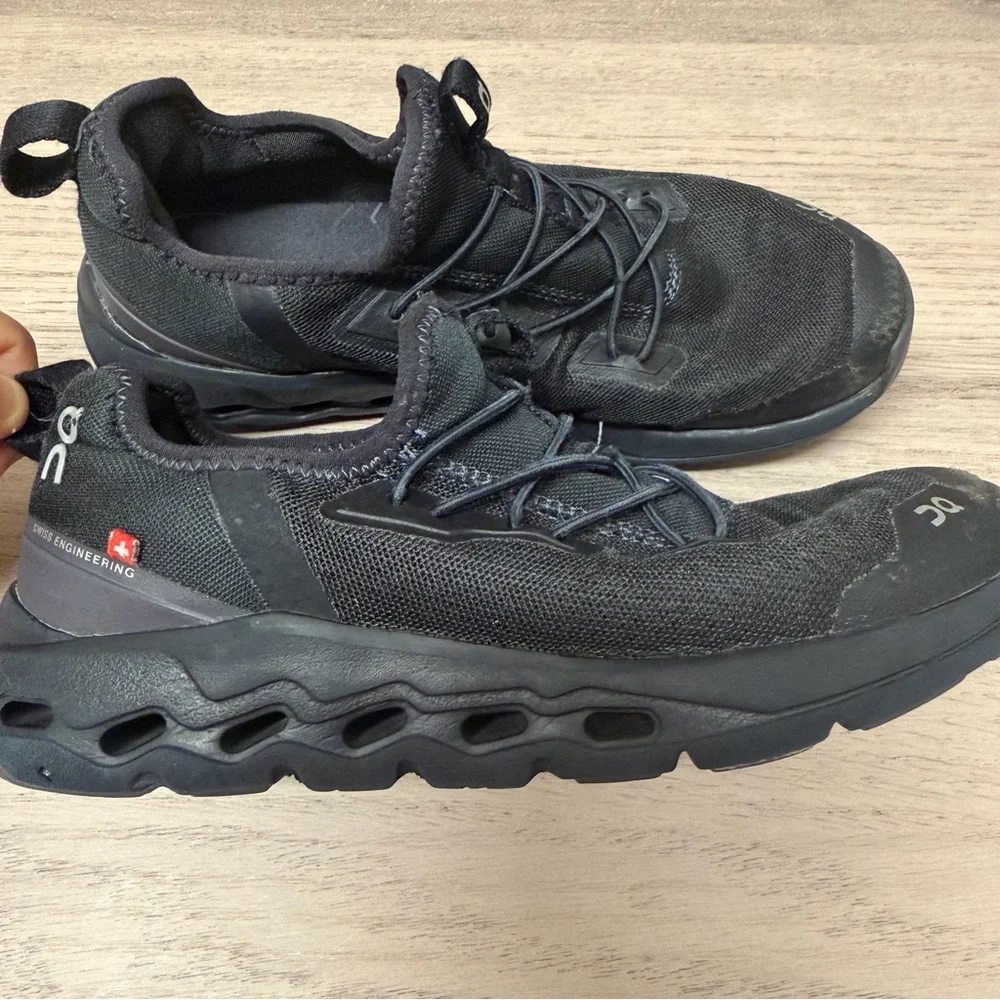 On Clouleap Black Boy Sneakers Sz 1 - Picture 2 of 7
